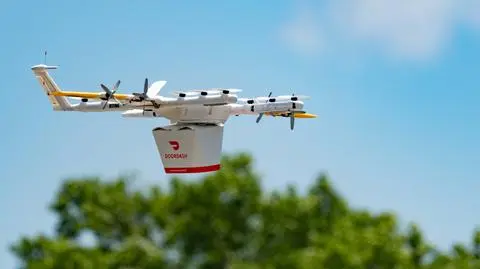 USA. Dron firmy Wing współpracującej z DoorDash dostarcza jedzenie w Charlotte