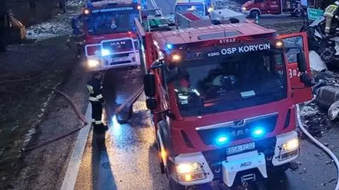 Zderzyły się dwie ciężarówki, jedna spłonęła. Nie żyje jeden z kierowców