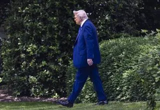 Miesiąc kosztował ich miliard dolarów. Trump: kończymy