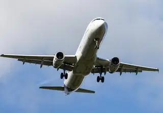 Samolot z 205 osobami na pokładzie leciał bez pilota przez 10 minut