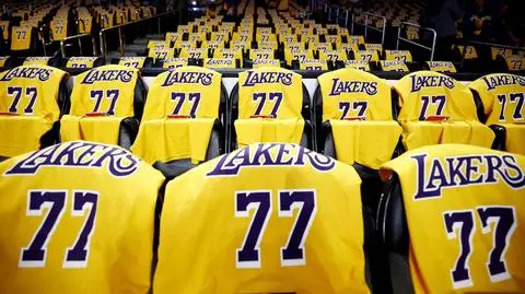 Wyjątkowy prezent dla każdego. Tak Lakersi powitali Donczicia