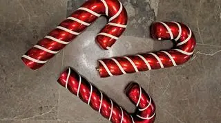 Ozdoby, biało-czerwone laski cukrowe