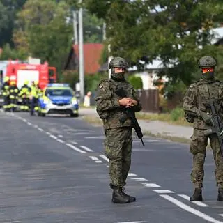 Służby w miejscu uderzenia drona w miejscowości Wyryki