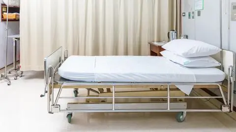 Szpital, łóżko szpitalne