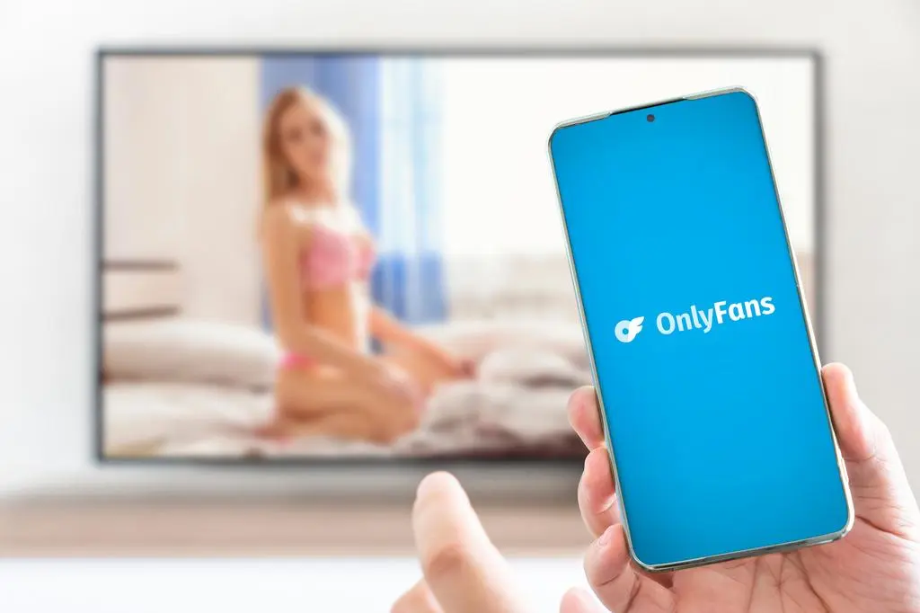 OnlyFans to platforma skupiona wokół twórców treści erotycznych i pornograficznych