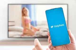 OnlyFans to platforma skupiona wokół twórców treści erotycznych i pornograficznych