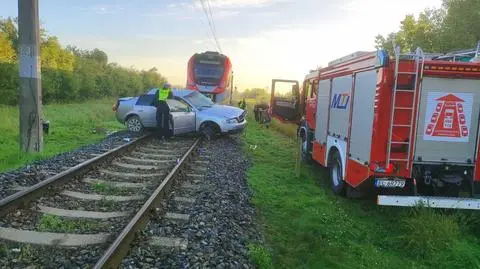 Wypadek na przejeździe kolejowym w Lesznie niedaleko Kutna