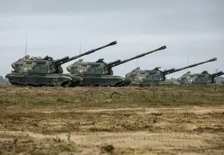 Rosja rozbudowuje bazy przy granicy z NATO