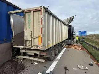 Zderzenie ciężarówek na A1