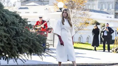 Melania Trump Z CHOINKĄ