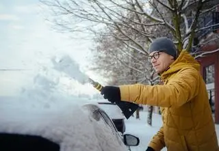 Zimowy niezbędnik kierowcy. Jak ochronić auto przed mrozem i awarią
