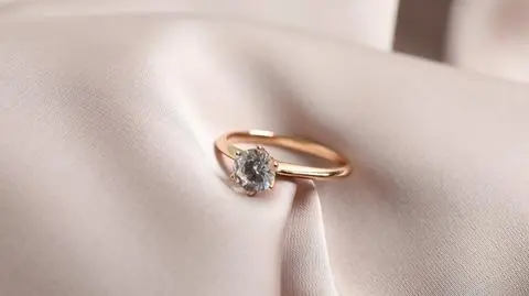 "Muzyk z Ekwadoru" wysłał 59-latce pierścionek zaręczynowy (zdj. ilustracyjne) 