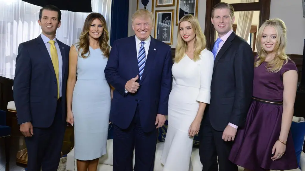 Donald Trump z żoną Melanią i swoimi dziećmi (2016)