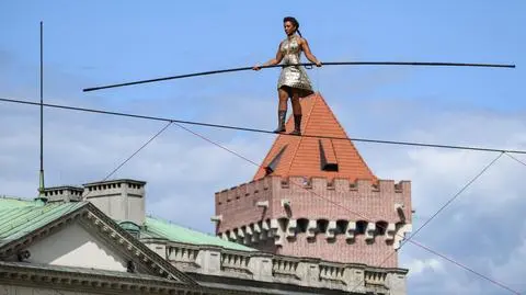 Spektakl Otwarte linie w wykonaniu Tatiany Mosio Bongonga i zespołu Basinga