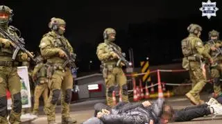 Kolejne zatrzymania w sprawie gangu przemycającego migrantów