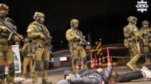 Kolejne zatrzymania w sprawie gangu przemycającego migrantów