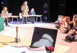 Święty Mikołaj i Gwiazdor spotkali się na sali sądowej