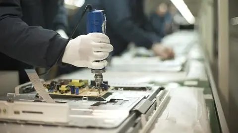 praca fabryka elektronika bis
