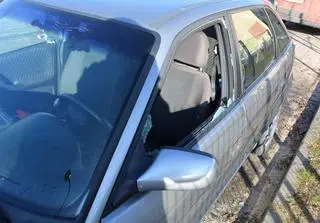 Sprawcy uszkodzili pięć aut w Złotowie