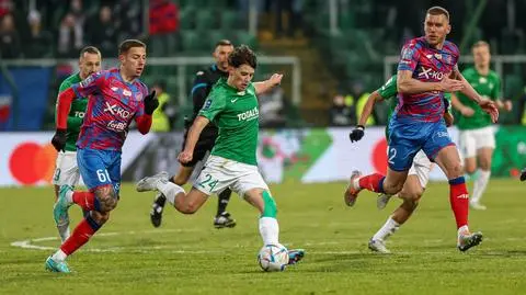 Lider ekstraklasy zgubił punkty w pierwszej noworocznej kolejce