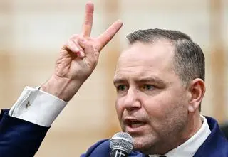 Nieprawda w akcie notarialnym. Jak Karol Nawrocki przejął mieszkanie pana Jerzego?
