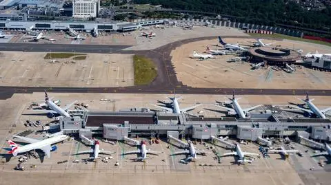 lotnisko gatwick uk wielka brytania airport shutterstock