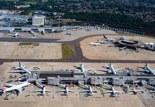 "Podejrzany dron" nad Gatwick. Lotnisko pod Londynem zamknęło pas startowy 