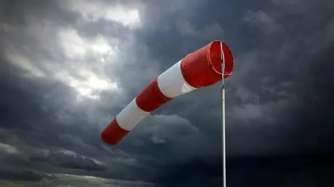 Alerty IMGW. Uwaga na silny wiatr w części kraju