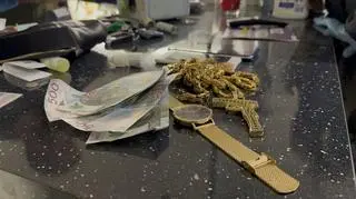 Przeszukania w lokalach zajmowanych przez podejrzanych