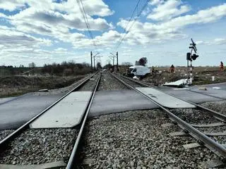 Tragedia w Parlinie w powiecie świeckim. Zderzenie pociągu i busa