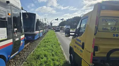 Bydgoszcz. Zderzenie tramwaju i autobusu. Są ranni