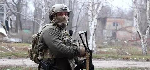 Gromią Rosjan w "strefie śmierci". Kim są Kurt i jego ludzie? 