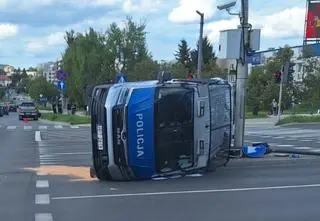 Wypadek radiowozu, ranna policjantka