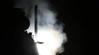 Pocisk Tomahawk odpalany z niszczyciela USS Laboon