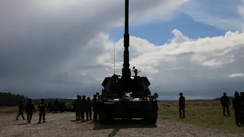 AHS Krab - samobieżna armatohaubica kalibru 155 mm na terenie Ośrodka Szkolenia Poligonowego Wojsk Lądowych Orzysz w Bemowie Piskim