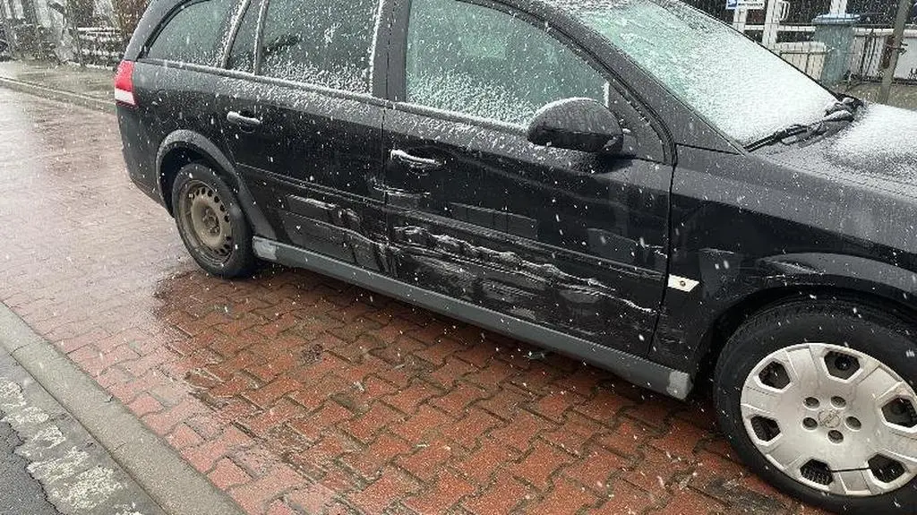 Uszkodził zaparkowane auto
