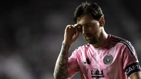 Messi podpadł rękami na szyi trenera rywali