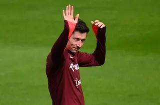 Robert Lewandowski, piłkarz wybitny. Co z dalej z jego karierą reprezentacyjną?