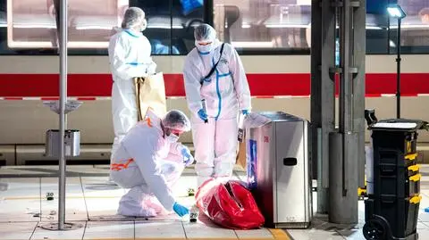 Specjaliści kryminologii na dworcu Hamburgu po ataku (24.05.2025)