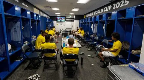 "Jakbym wyszedł z sauny". Piłkarze grali, rezerwowi chowali się w szatni