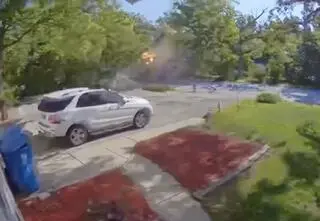 Eksplozja ciężarówki podczas jazdy. Cztery domy uszkodzone