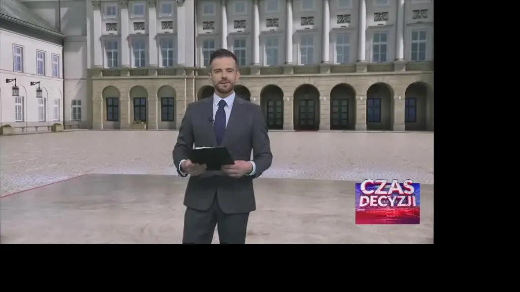 lukasz przed palacem