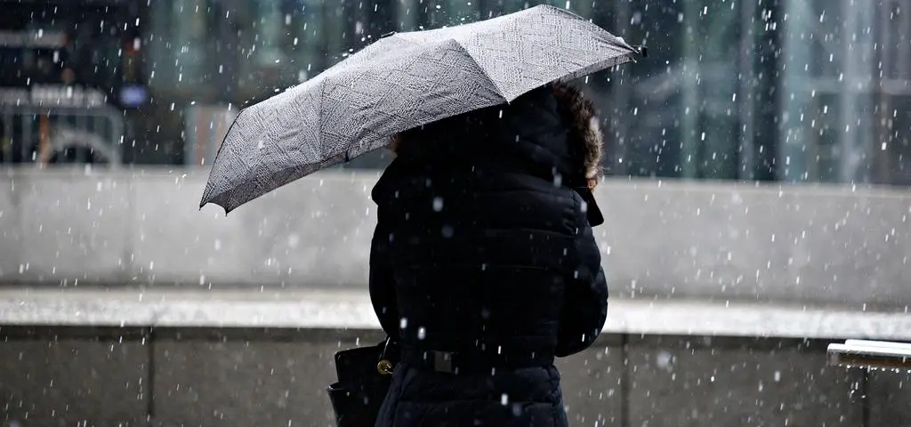 W pogodzie będzie się działo. Niż ma przynieść zimowe opady, a wyż - lekki mróz