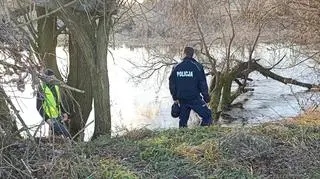 Chłopiec wpadł z matką do rzeki. Akcja służb