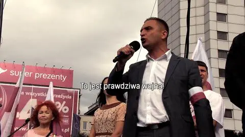 "Od jakiegoś czasu do niego płynie strumień pieniędzy. Publicznych pieniędzy"