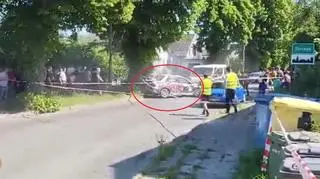 Kierowca pomylił trasę i wjechał w radiowóz i kibiców