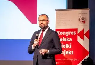 "Co w tym złego?". Jak Szczucki za publiczne pieniądze promował samego siebie