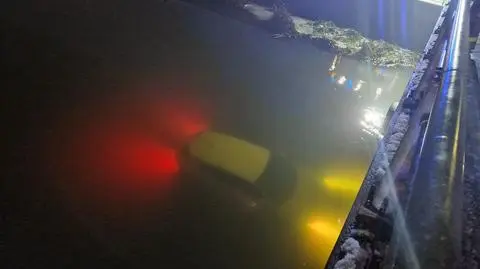 Auto wpadło do rzeki 