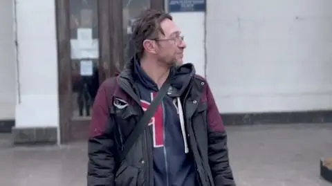 To oni namalowali napis "DZIECI" przed teatrem w Mariupolu