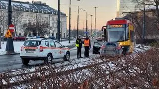 Zderzenie auta z tramwajem na Marszałkowskiej 